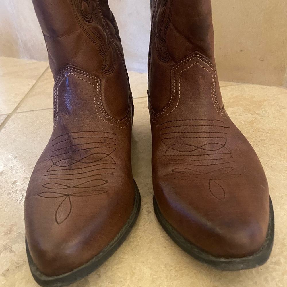 Brown Western Cowboy Boots - Picture 2 of 5